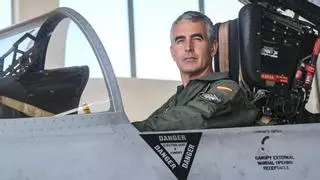 El niño que soñó ser piloto tras ver 'Top Gun' y hoy surca el cielo en un F-18