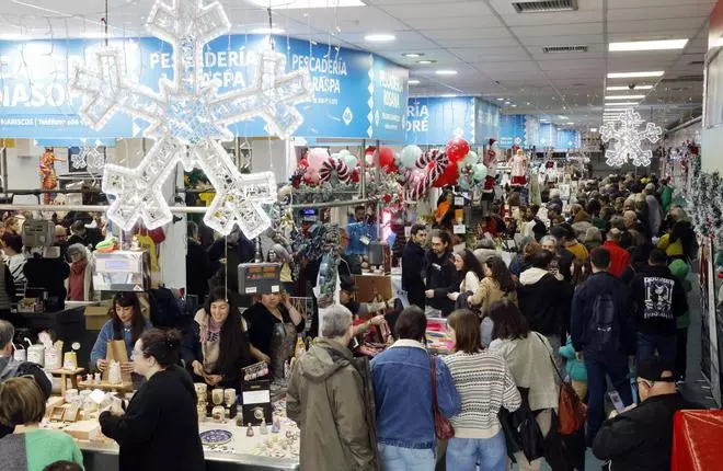 Llenazo navideño en el Mercado del Arte del Calvario