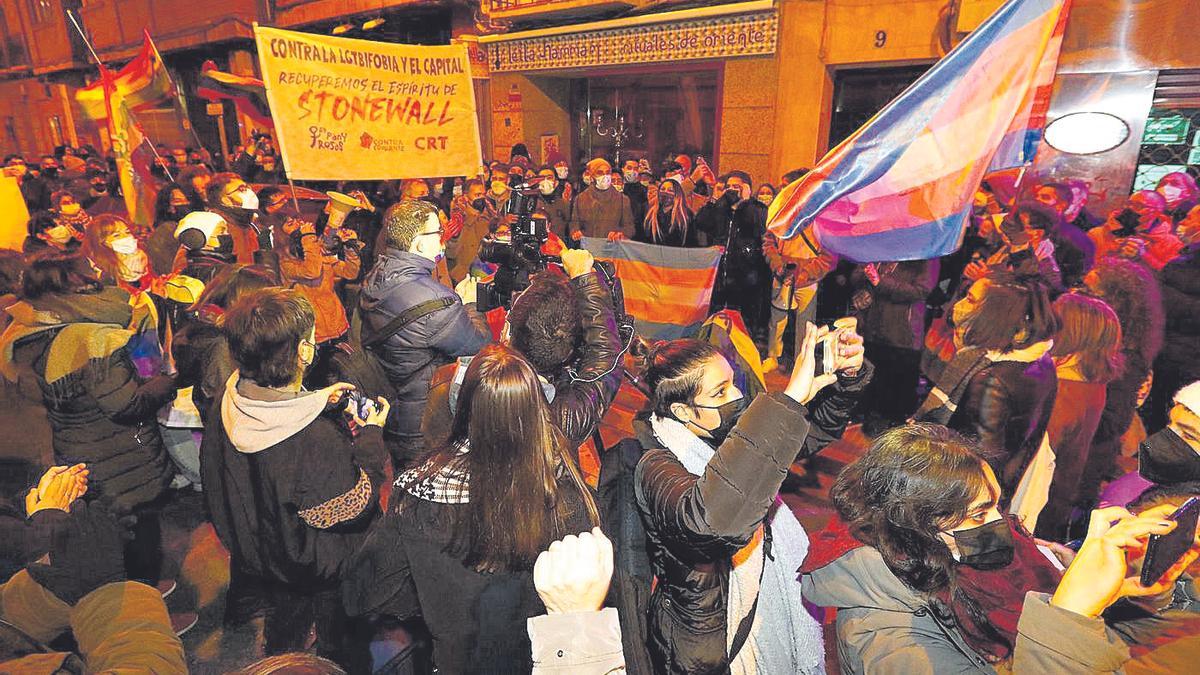 Concentración del colectivo LGTBI en la calle Fita en diciembre contra las agresiones homófobas.