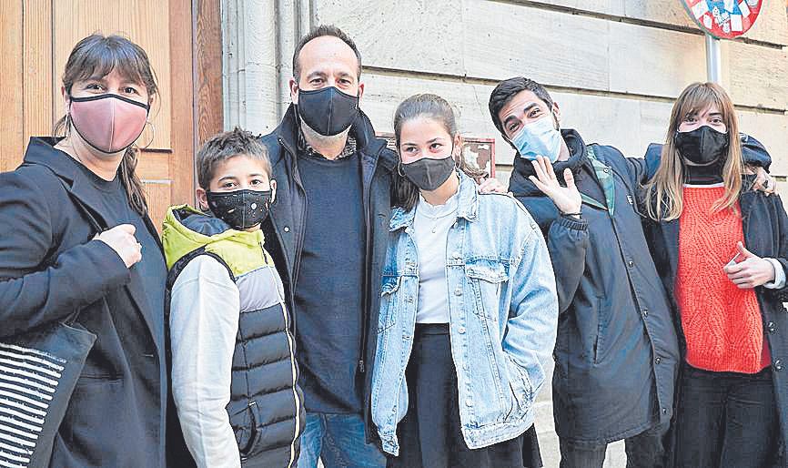 Carme Castells, Max, David y Clara Nadal, Juan Sánchez y Maite Román.jpg