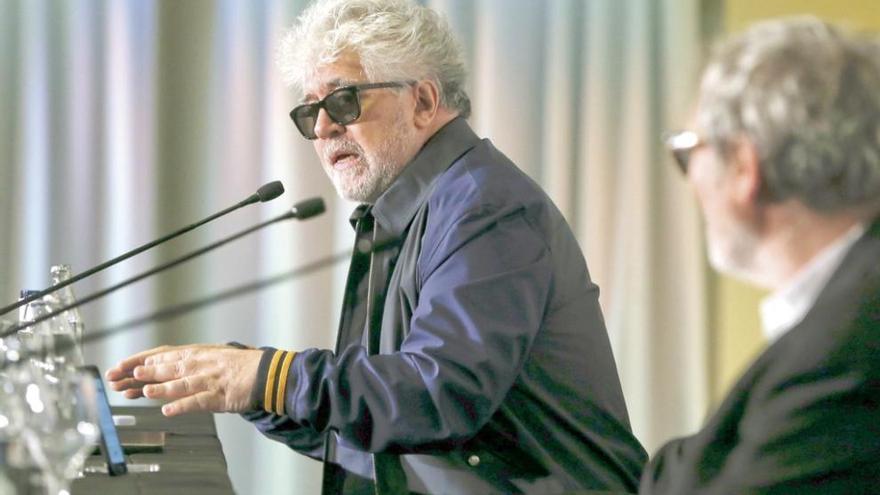 Pedro Almodóvar, ayer durante el coloquio. // Ballesteros