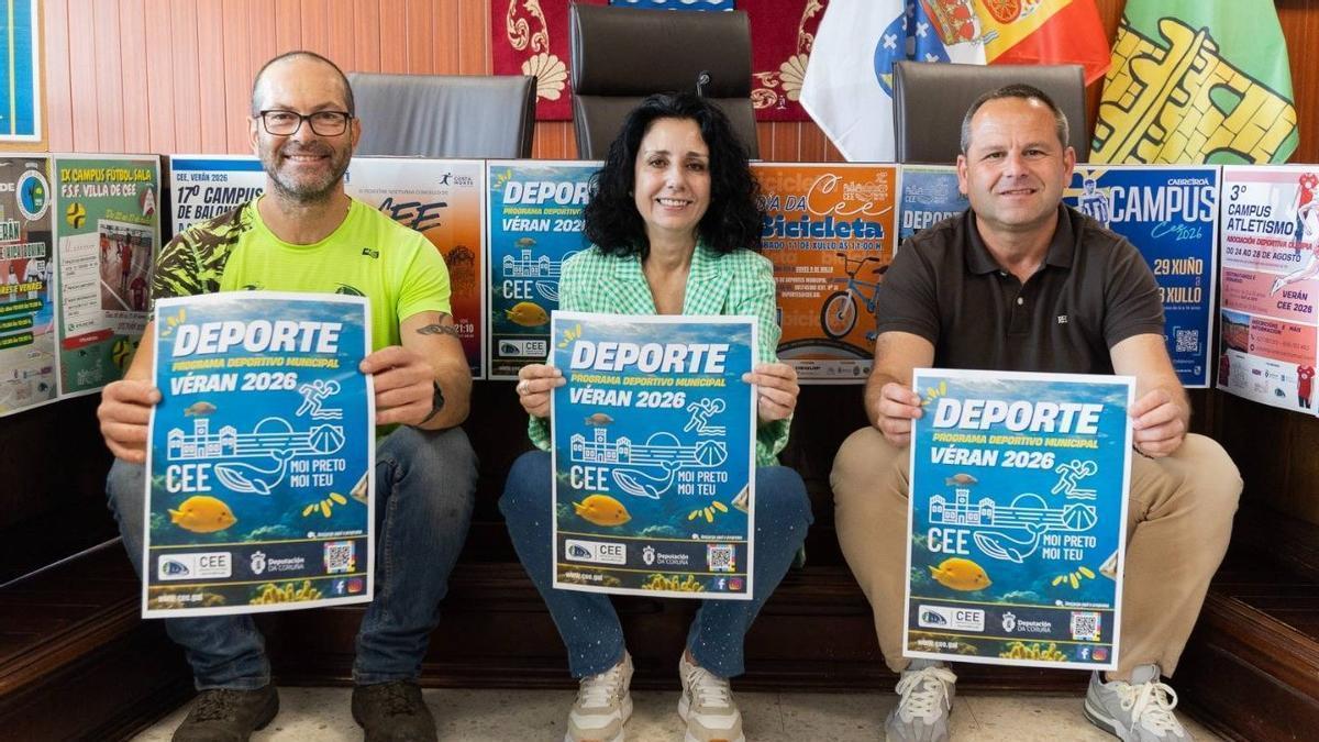 Alfonso Canosa, esquerda, Margot Lamela, e Manuel Calo presentando o programa.