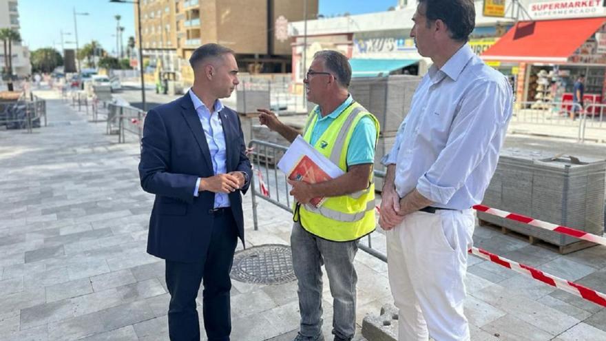 El alcalde de Benalmádena, Juan Antonio Lara, ha supervisado las obras de la avenida Alay.