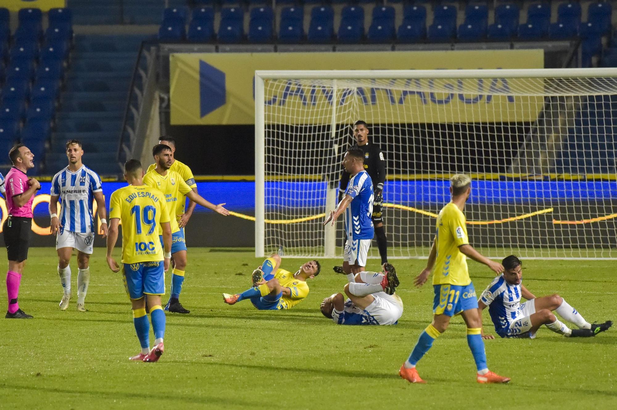 El partido del derbi UD Las Palmas - CD Tenerife, en imágenes