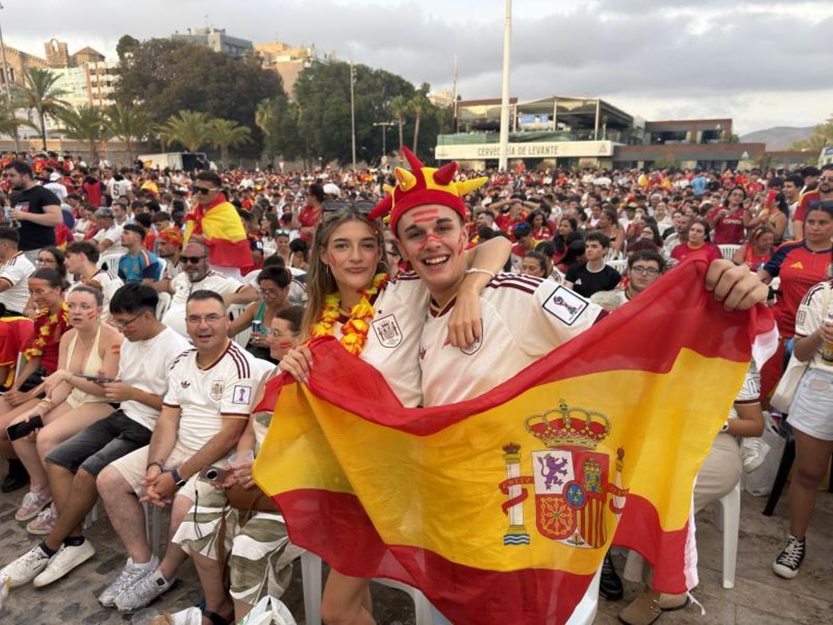 Los mejores momentos de la afición de España en Cartagena, en fotos