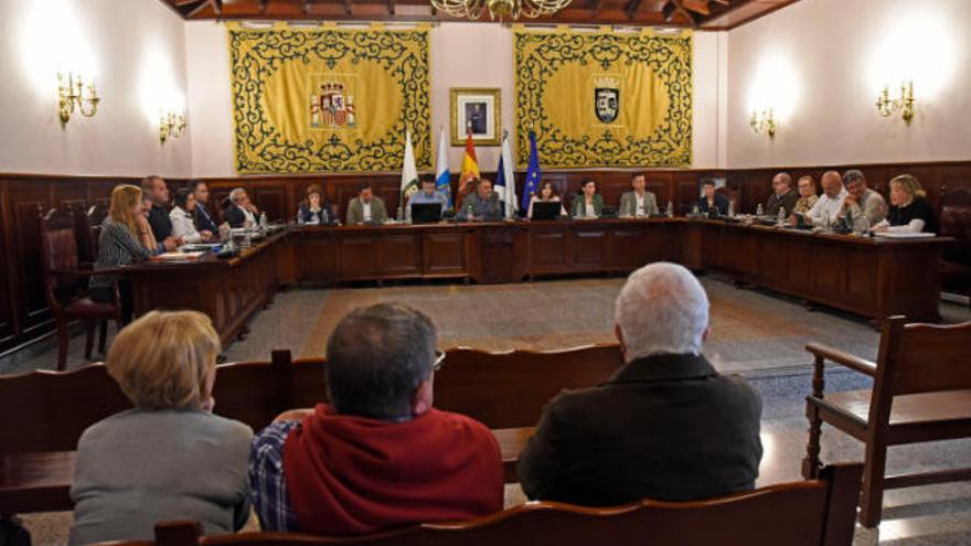 La sesión plenaria celebrada en la mañana de ayer en el Ayuntamiento de El Rosario.