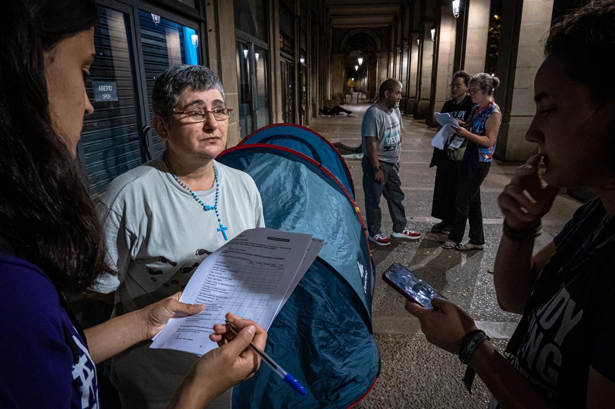 Arrels recompta les persones que dormen al carrer.