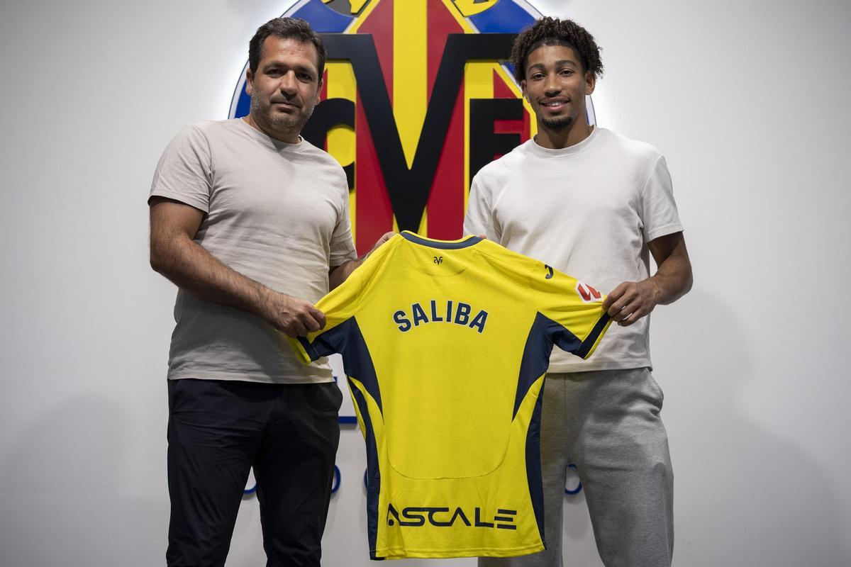Fernando Roig Negueroles y Nathan Saliba (Villarreal).