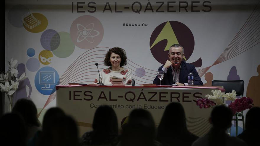 Encuentro sorpresa de los escolares de Cáceres con Lorenzo Silva