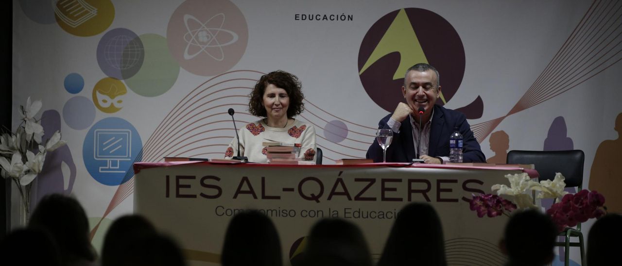 Lorenzo Silva, este martes, en el instituto Al Qazeres.