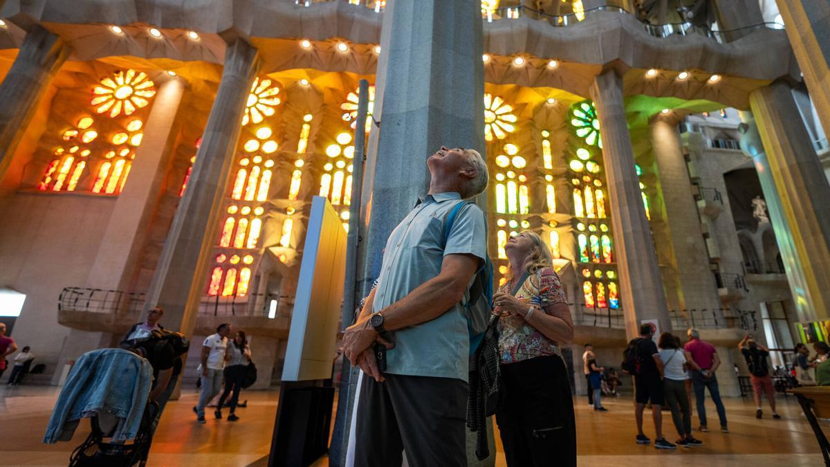 Turistas en la Sagrada Familia.