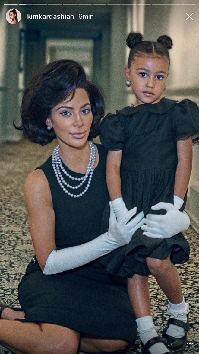 Kim Kardashian con North a los Jackie Kennedy