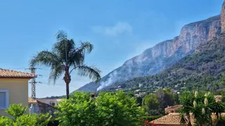 Controlado el incendio de la falda del Montgó, en Xàbia