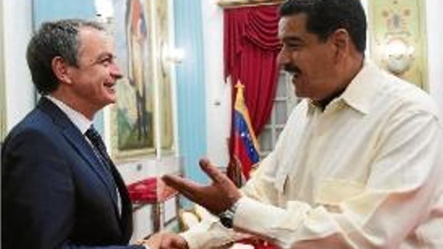 Zapatero saluda Maduro al Palau de Miraflores.