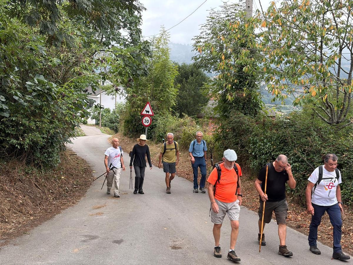 Las rutas por Grado del Grupo Montañero Moscón, en imágenes
