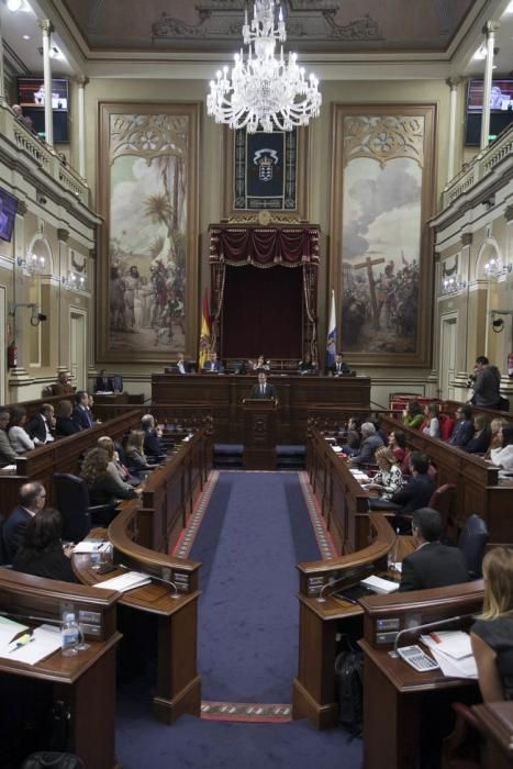 19/01/2017.CANARIAS.Pleno del Parlamento de Canarias..Fotos: Carsten W. Lauritsen