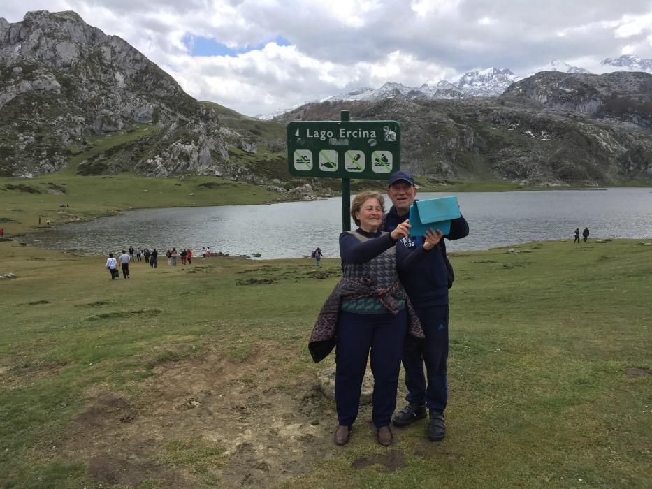 Turistas en los Lagos de Covadonga en el puente de mayo