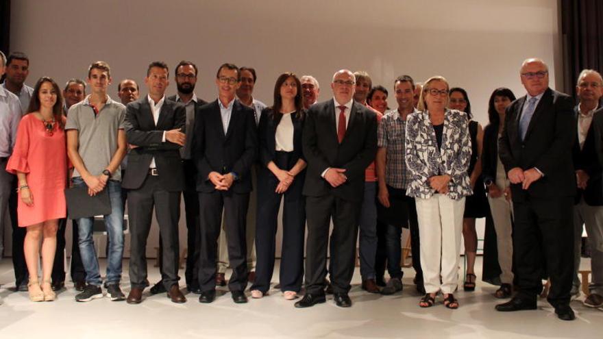 Foto de família de la sisena edició de l&#039;Escola d&#039;Estiu Jordi Comas