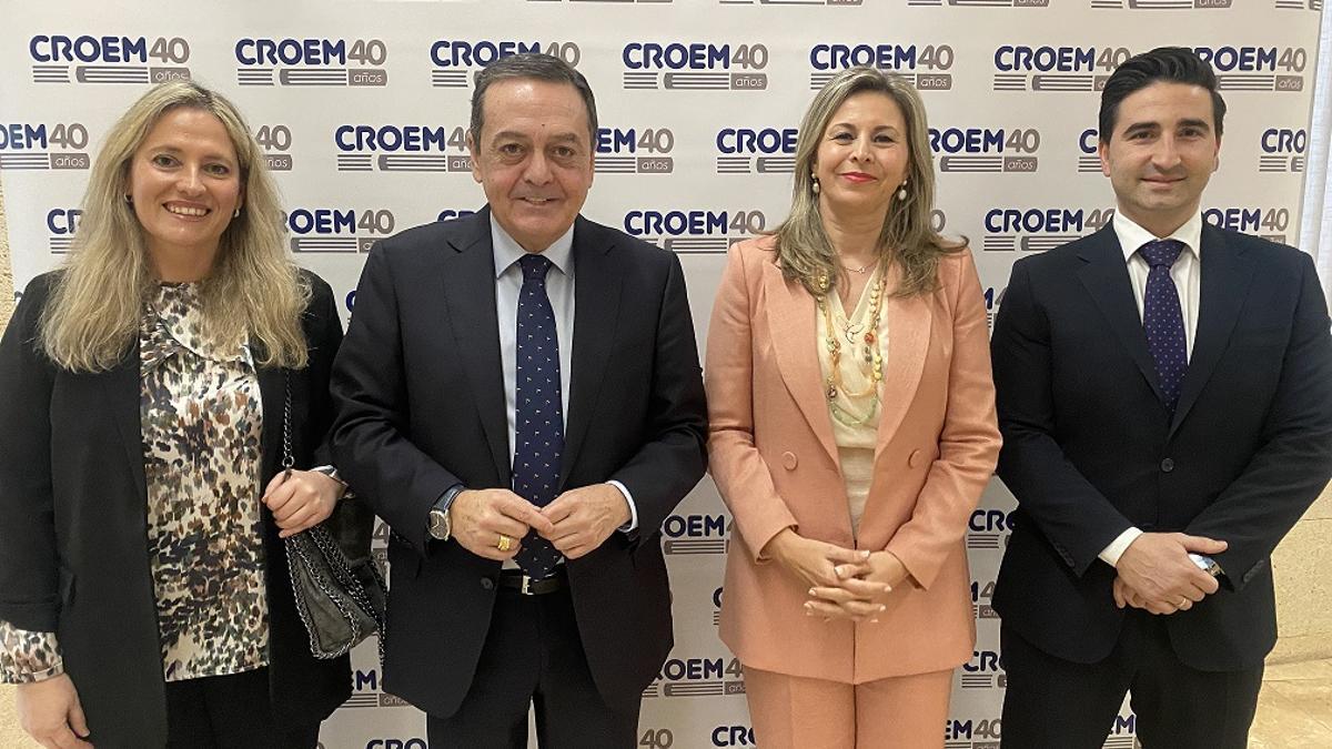 Nuevos miembros de la Junta Directiva de la Croem, con Albarracín,