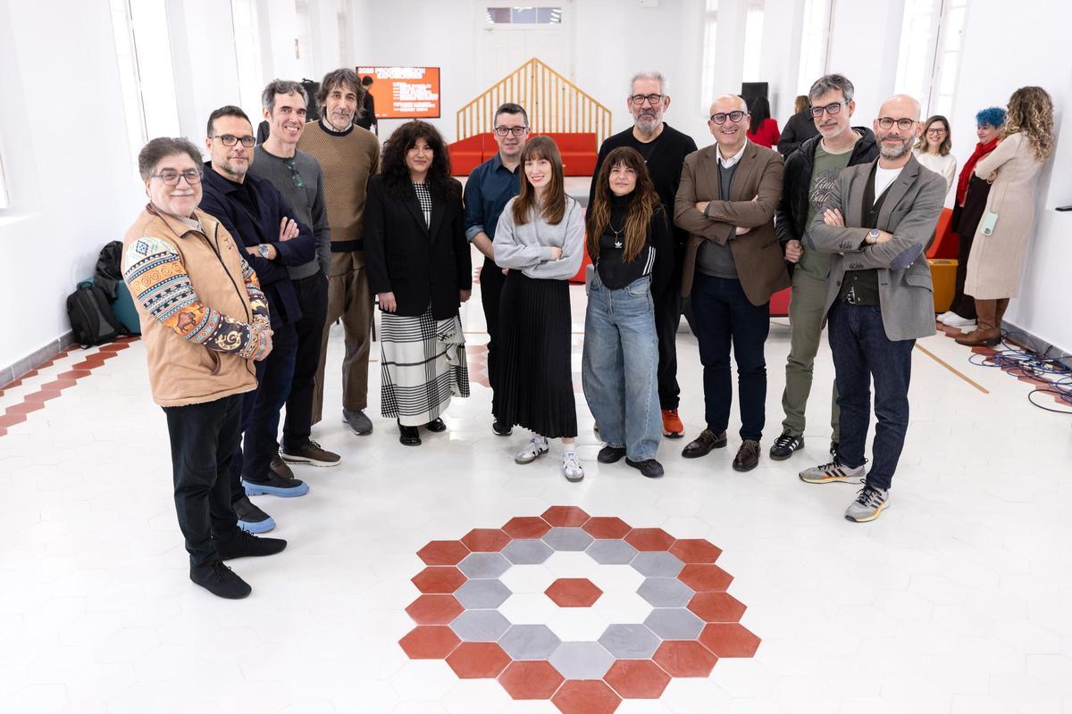 Representantes institucionales y artistas presentes ayer en la presentación de la agenda expositiva
