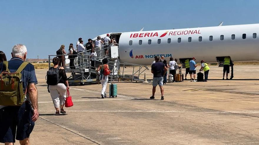 Video | South, el equipo que hace posible cada vuelo en Badajoz