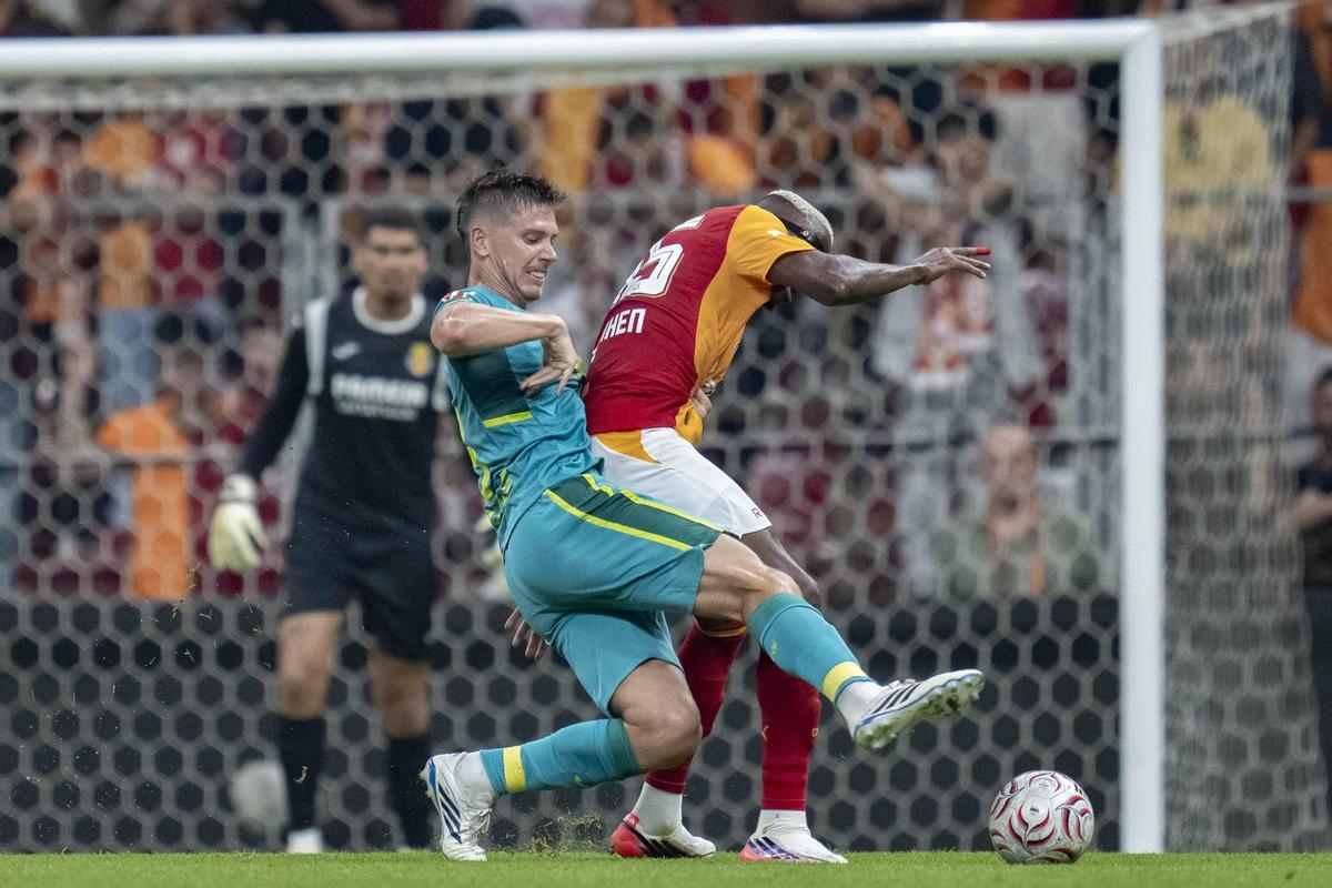 Foyth ante Oshimen.