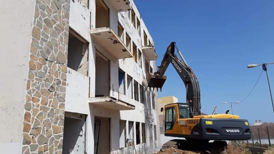 Demolición del Edificio de los Maestros, en Santa Cruz de La Palma.