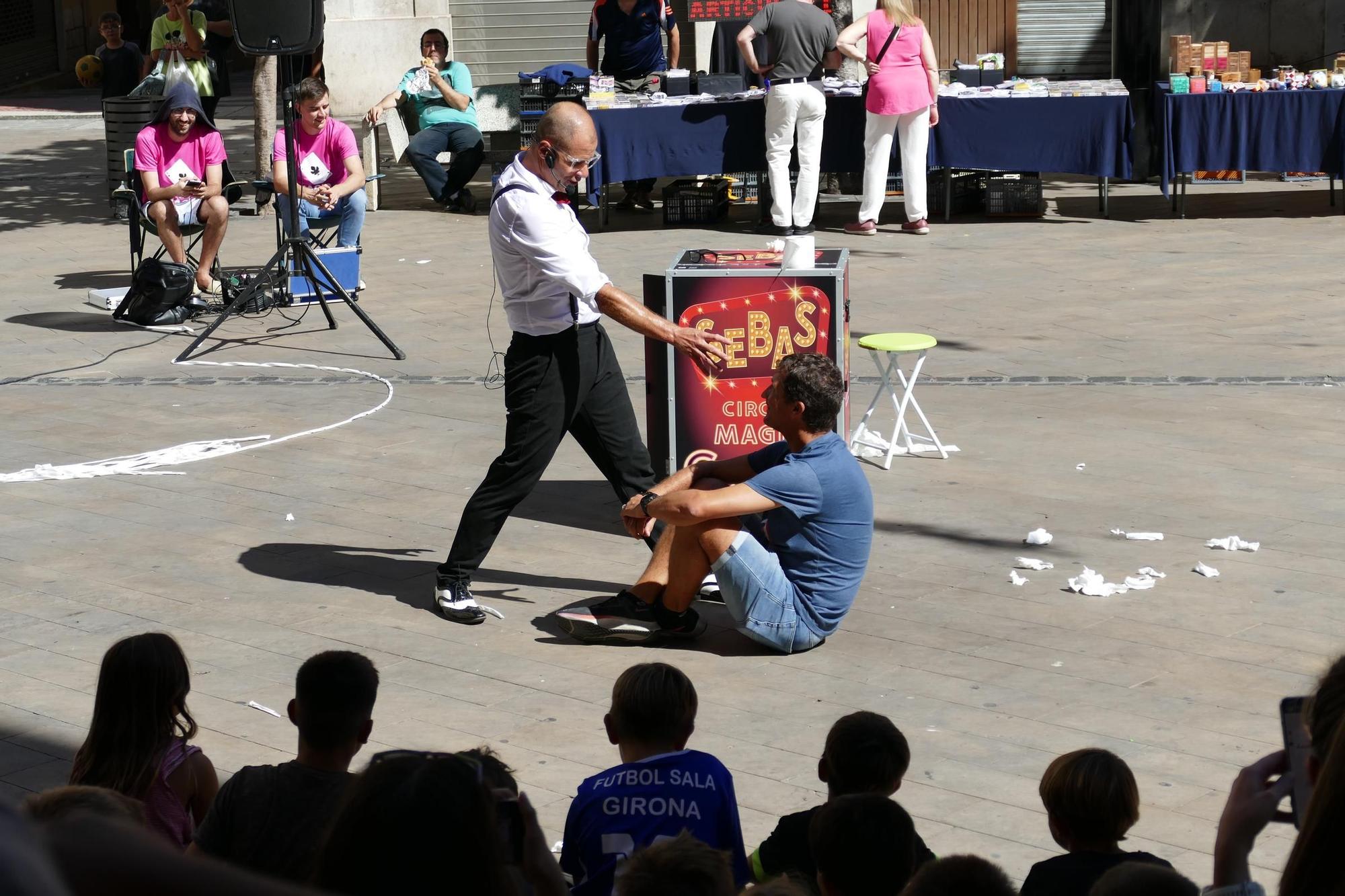 La màgia s'escampa pels carrers i les places de Figueres