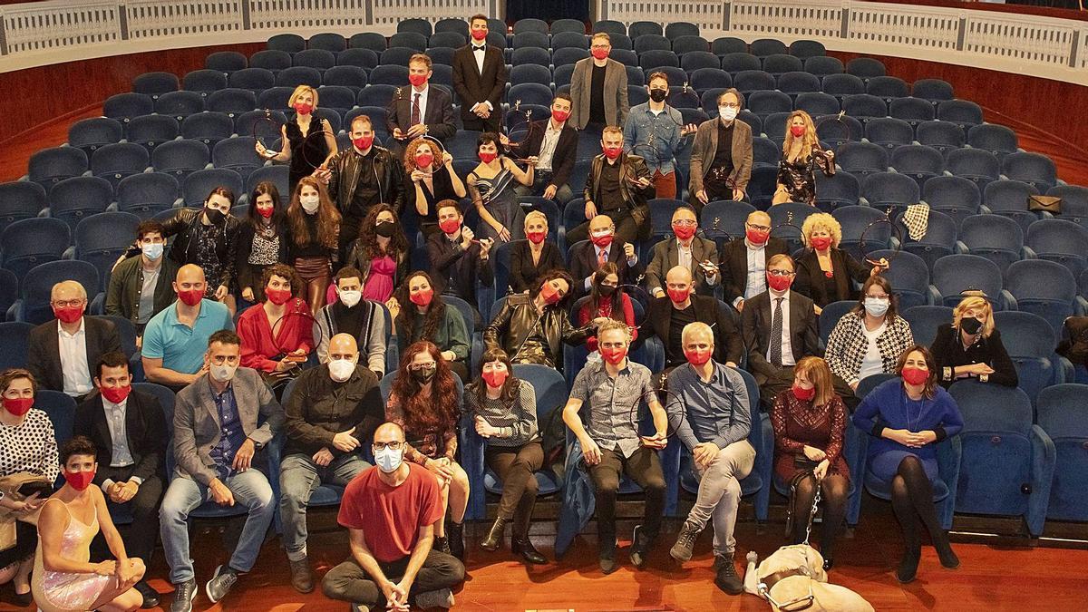 Los galardonados tras la gala celebrada anoche en el Teatro Principal de Castellón.