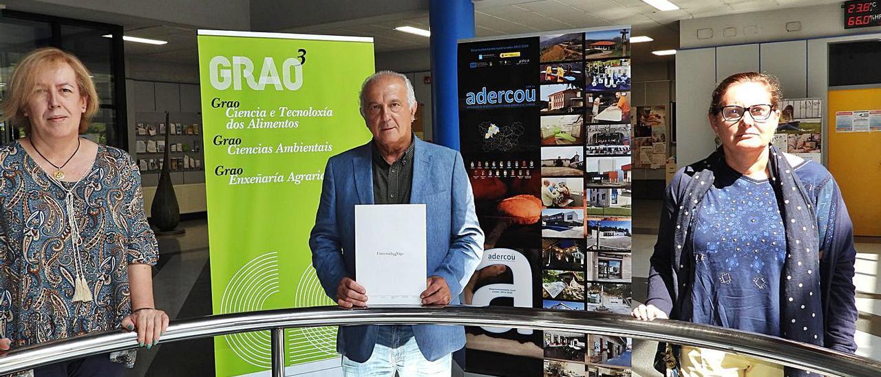 Inmaculada Franco, Manuel Seoane y Concepción Pérez, presentando el proyecto. |   // FERNANDO CASANOVA