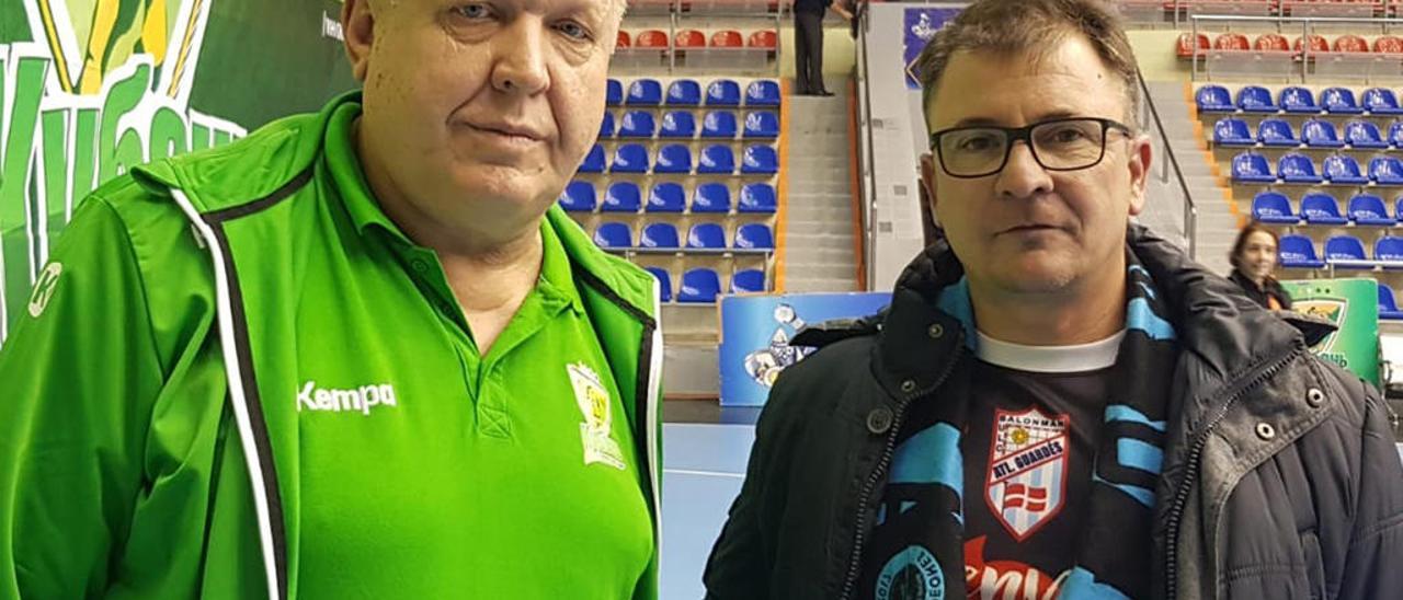 Vicente Eiras, con el entrenador del Kuban, Yevgeni Trefilov. // FdV