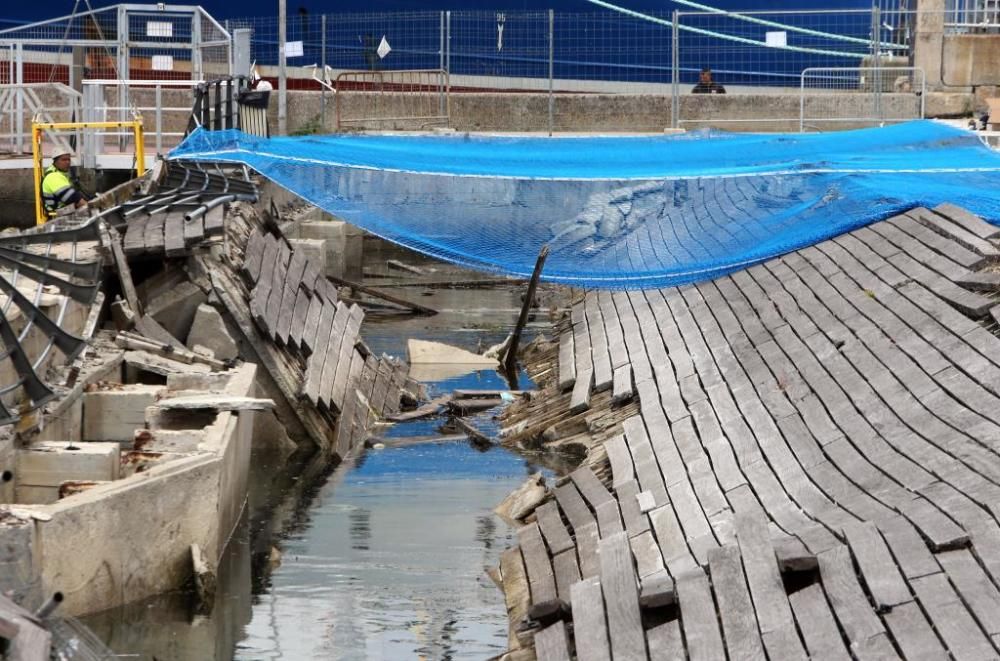 El Puerto tapa con red anticaídas el socavón provocado por el accidente de O Marisquiño