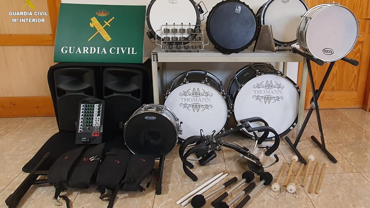 SUCESOS EN CANARIAS | La Guardia Civil de Agüimes recupera instrumentos  musicales robados y detiene a un varón
