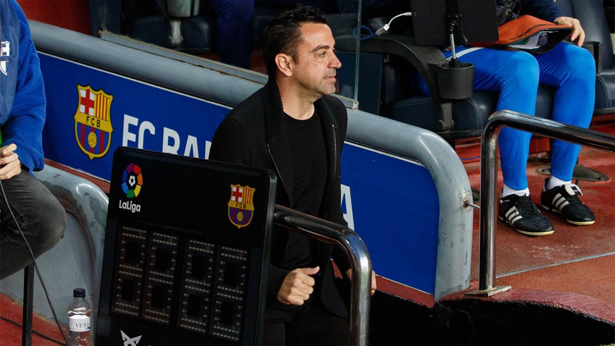 Xavi recibió el cariño de la afición del Camp Nou