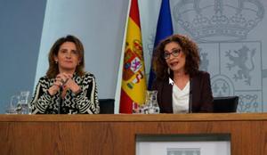 La vicepresidenta y ministra para la Transición Ecológica, Teresa Ribera, y la ministra de Hacienda, María Jesús Montero. 