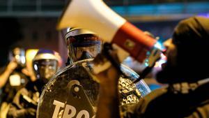 Protestas en Akron (Ohio) tras divulgación de vídeo de un hombre negro acribillado por la policía en la localidad.