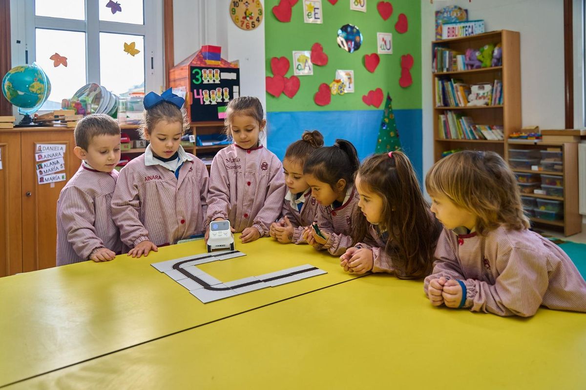 Un século como referente educativo educando en valores.