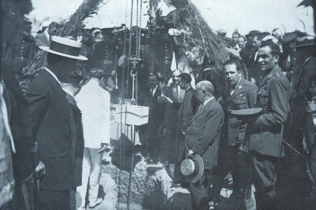 Colocación de la primera piedra del edificio de Cruz Roja Elda en septiembre de 1928.