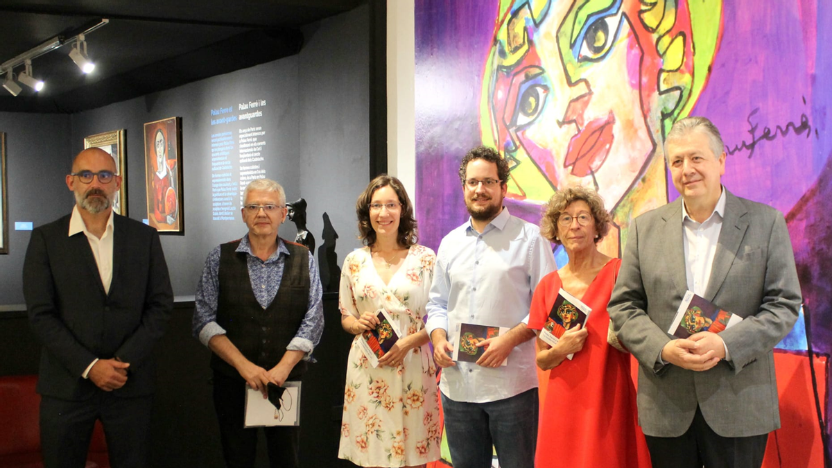Inauguración de la exposición con los comisarios, el director del Institut Francès y el exconseller Jordi Pujals, entre otros.