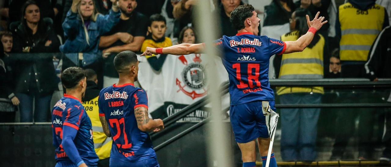 Borbas celebra un gol.