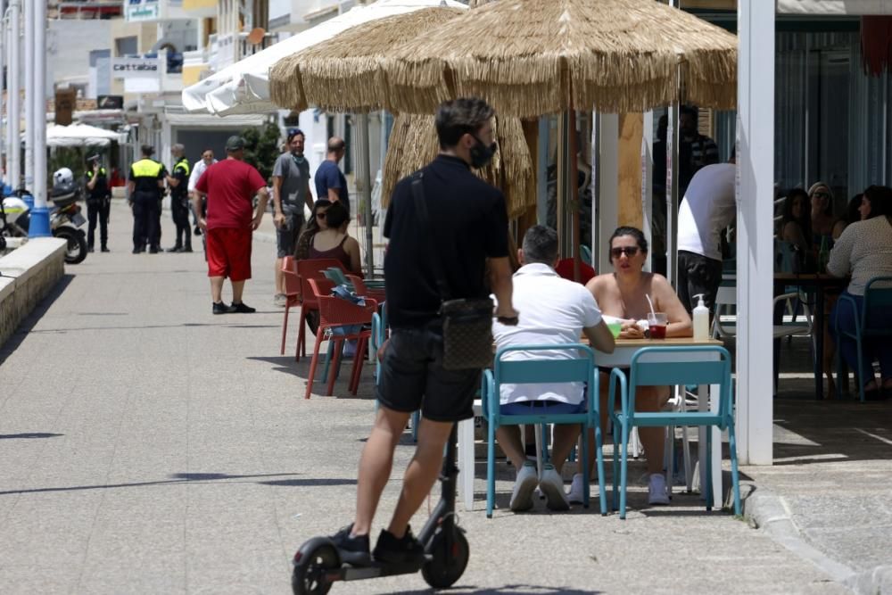 Mucho ambiente en las calles por el buen tiempo y reapertura de negocios.