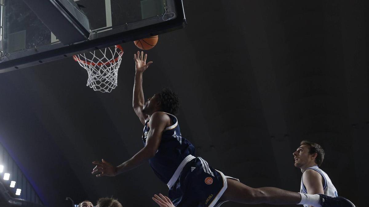 EN IMÁGENES: Así fue el Alimerka Oviedo Baloncesto-Súper Agropal Palencia en el Palacio de los Deportes