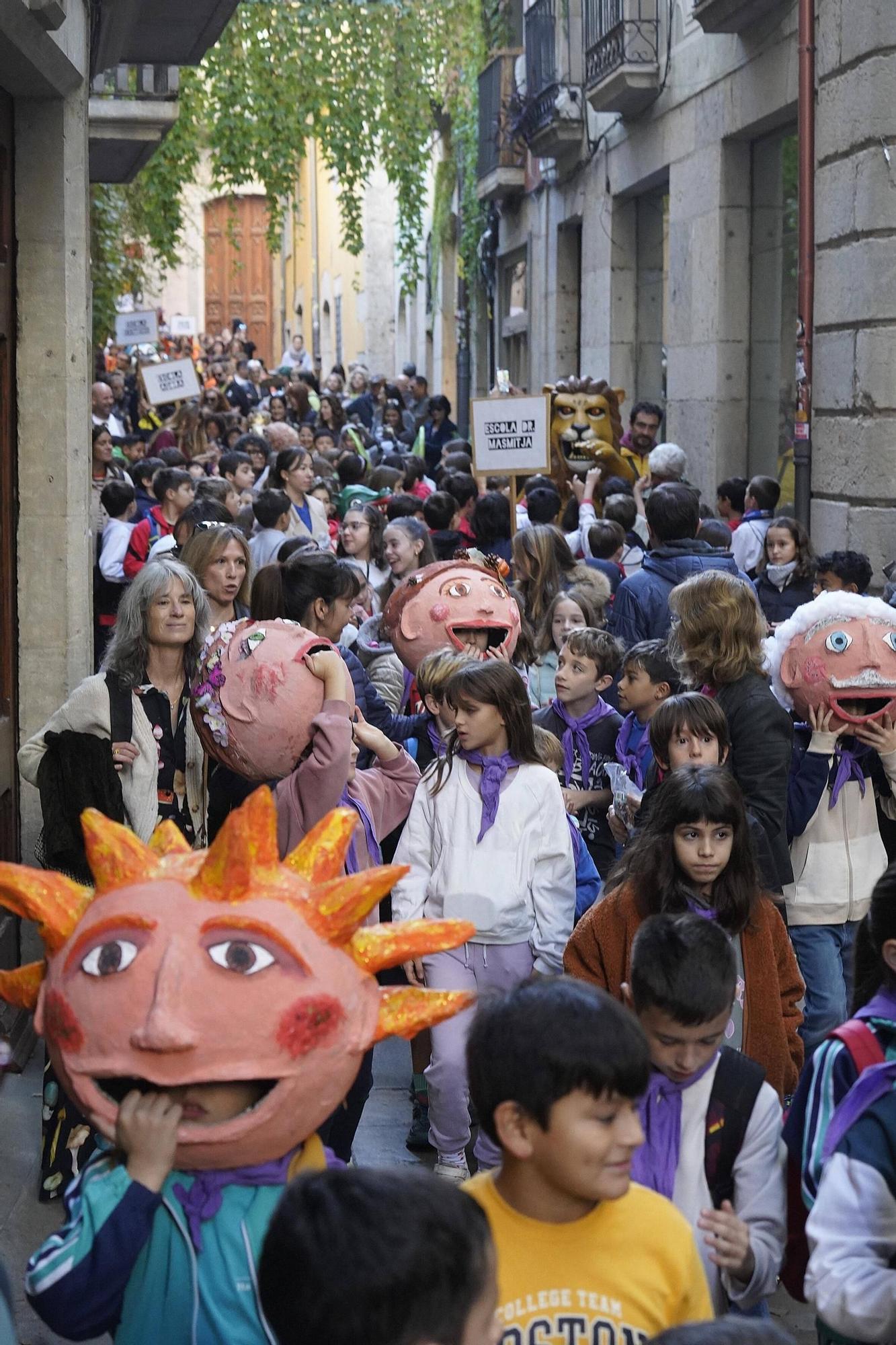 Les fotos de la cercavila d'escoles amb la Girona Marxing Band i els Gegantons de Girona
