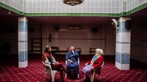 Ponts a l’Hospitalet entre sanitaris i la comunitat pakistanesa