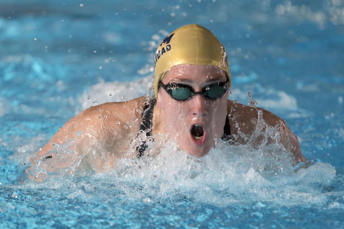 ***VERSIÓN CORREGIDA*** TORREMOLINOS (MÁLAGA), 10/04/2022.- La nadadora Mireia Belmonte durante la prueba de 400 metros estilos femenino de los Campeonatos de España de Natación, celebrados en la localidad malagueña en Torremolinos. EFE/Daniel Pérez