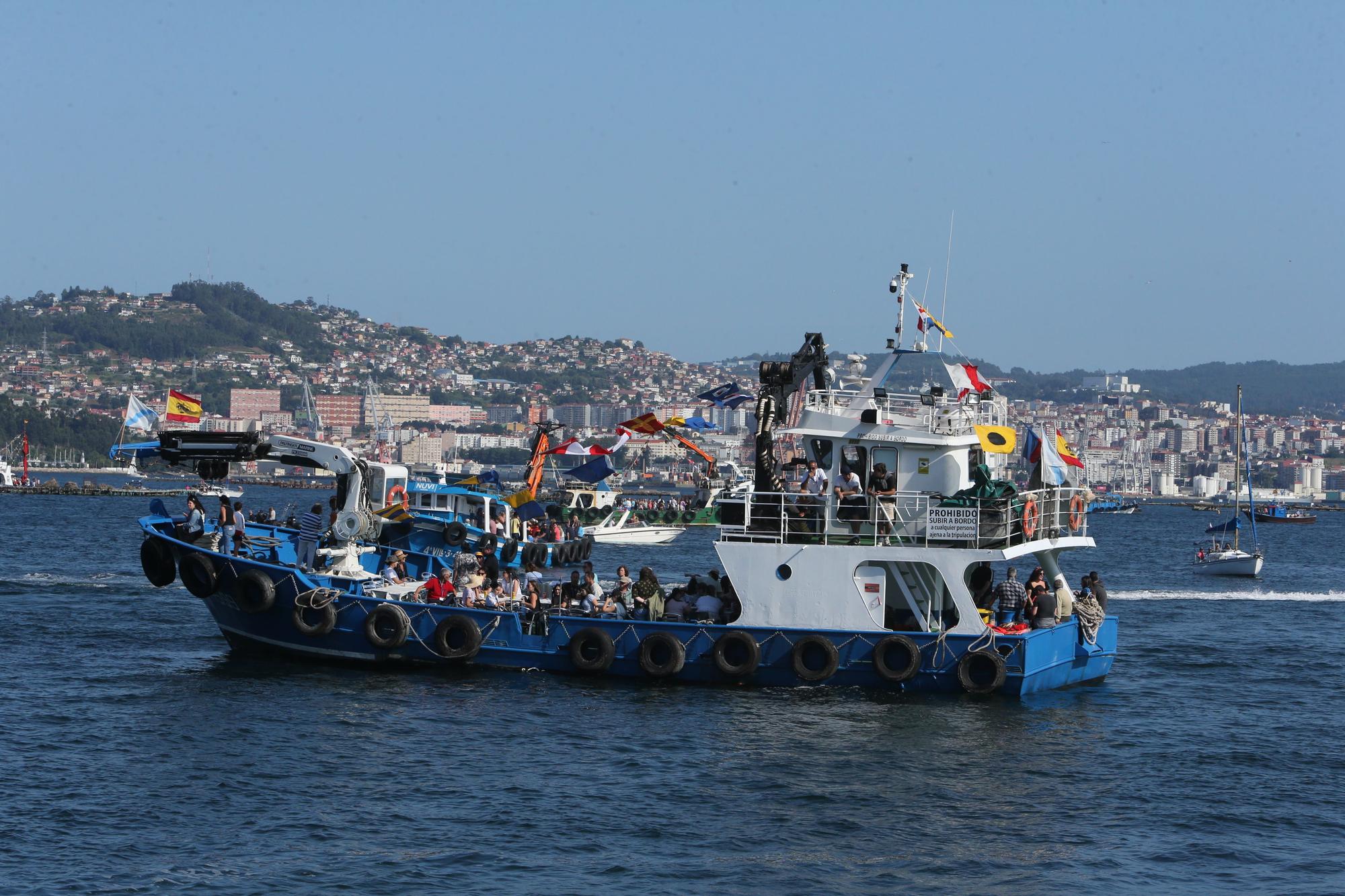 Decenas de barcos en la procesión marítima de Moaña