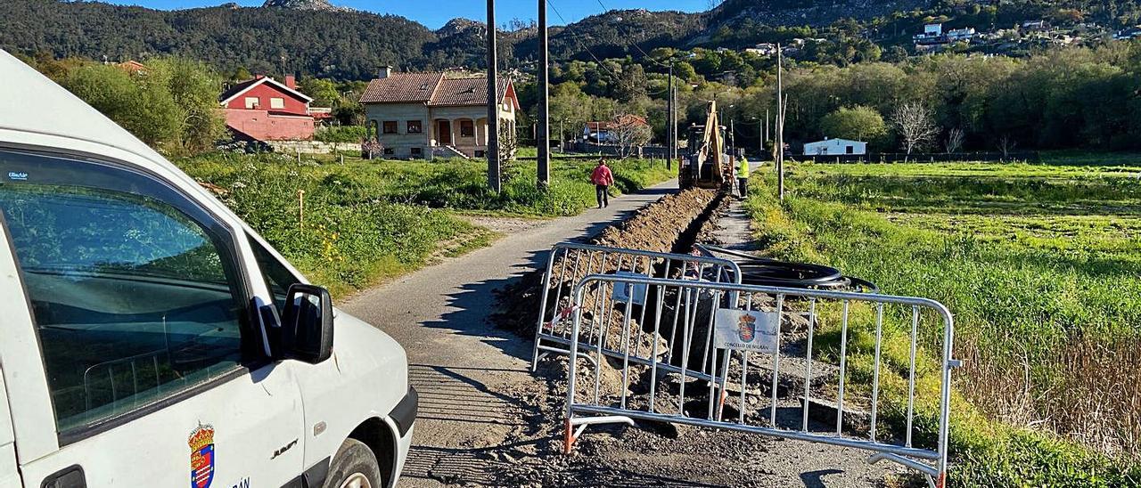 Obras de saneamiento que se realizan en la parroquia de Camos por el Concello de Nigrán. |   // D.P.