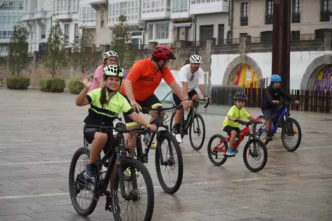 Día de la Bicicleta en A Coruña pasado por agua