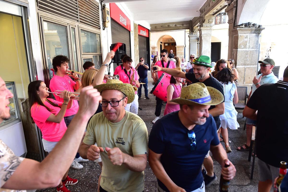 Fotogalería | Las imágenes de las cañas del sábado y el recinto ferial de Plasencia Fotogalería | Las imágenes de las cañas del sábado y el recinto ferial de Plasencia