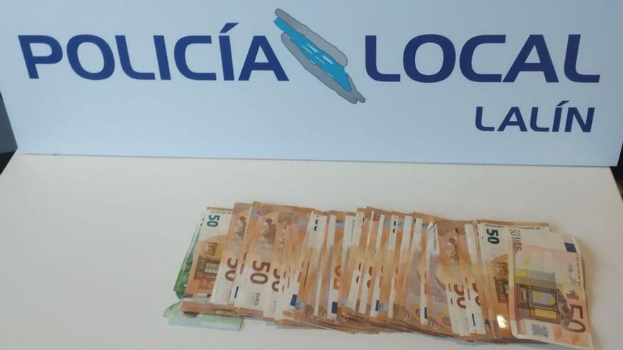 Los 3.800 euros encontrados en la calle en Lalín.   | // CEDIDA